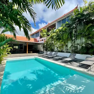 https://007-surfhouse-bali.ubudhotelsnow.com